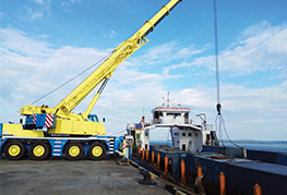 100 tonne crane lifting cargo onto the barge - CEA Project Logistics Myanmar Power Plant demobilisation
