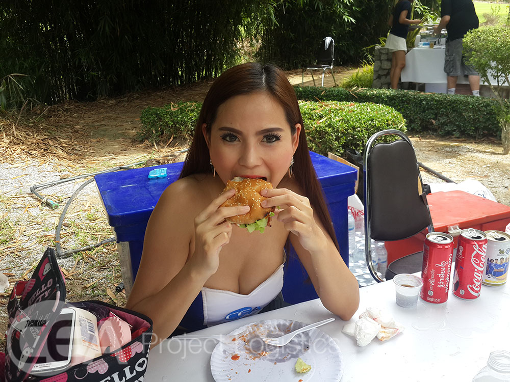 One of the CEA Project Logistics Team eating burgers