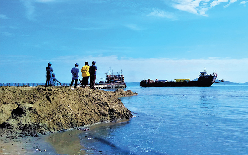 LCT Barge arriving at the beach landing site - CEA Project Logistics Myanmar Power Plant demobilisation