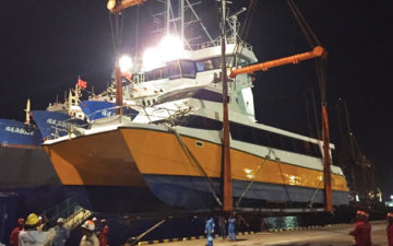 CEA Project Logistics Catamaran Transport & Export, boat being lifted from port onto ship